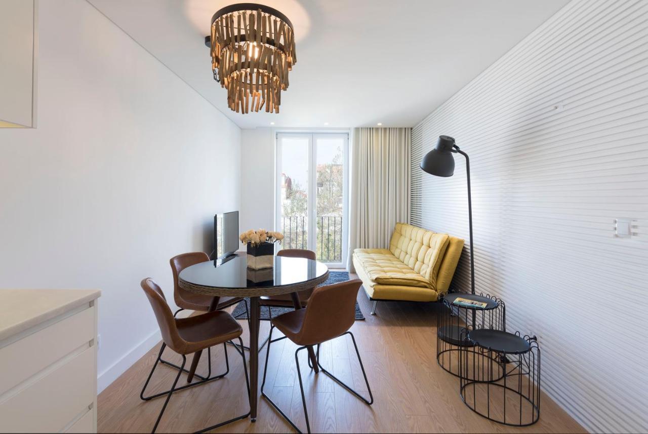 Lovelystay - Central Flat W/ Ac & Balcony Porto Exterior photo