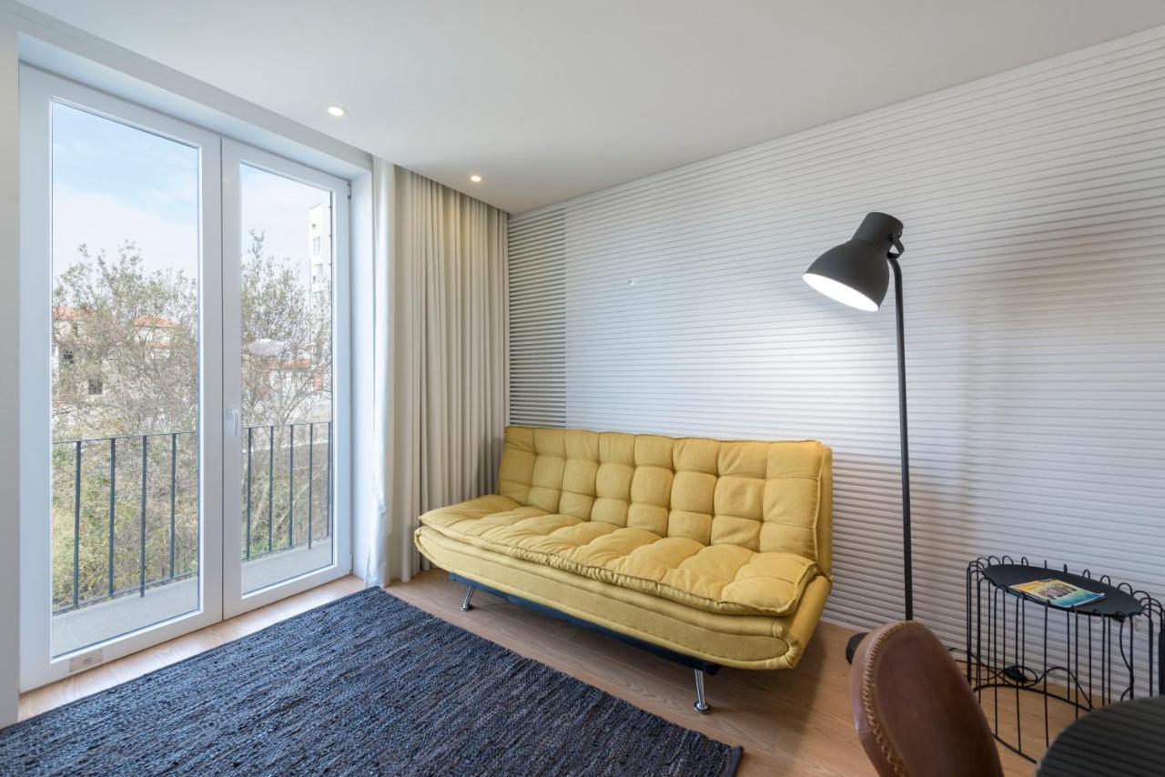 Lovelystay - Central Flat W/ Ac & Balcony Porto Exterior photo